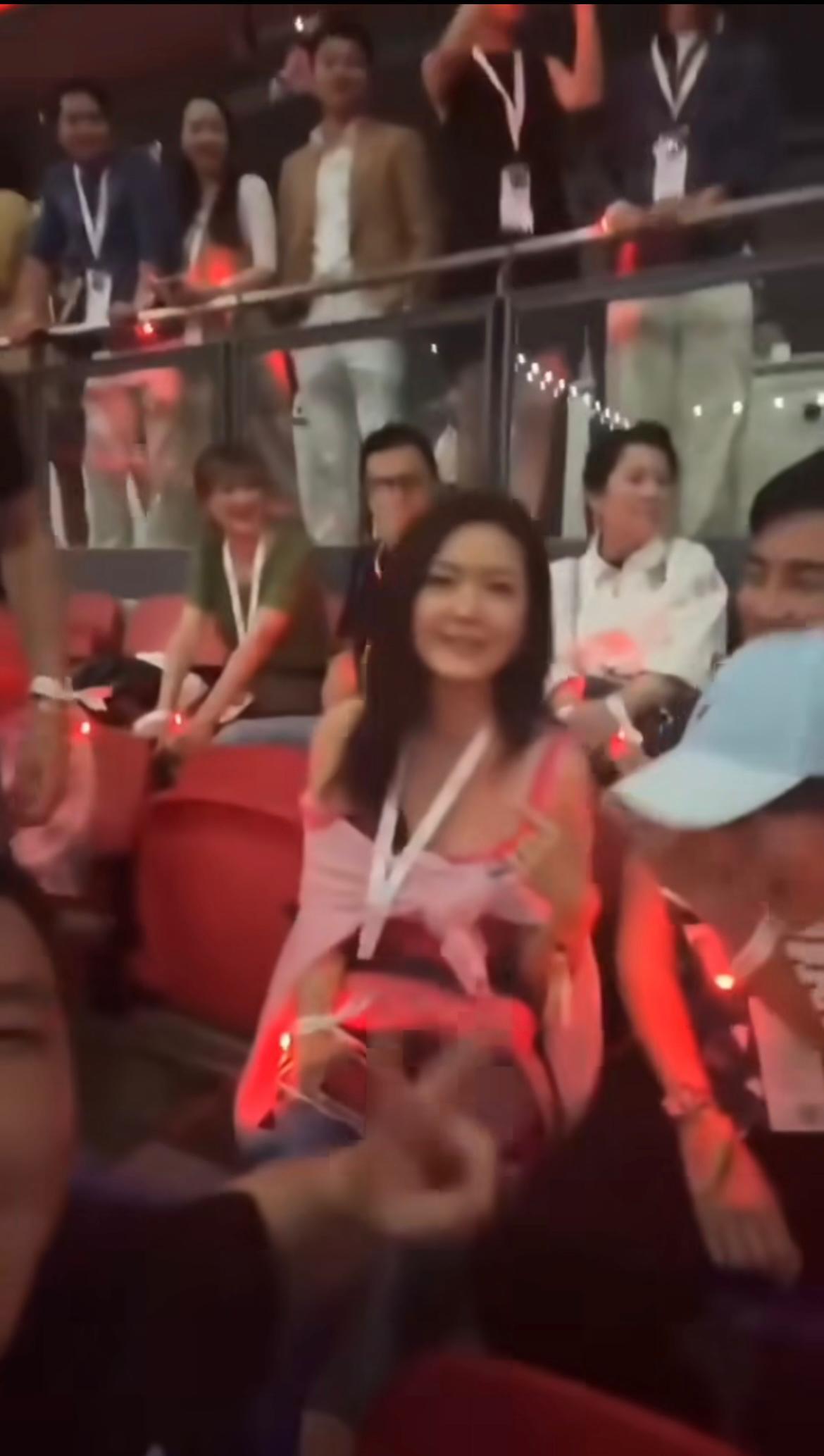 梁諾妍笑到人抑馬翻,並謂︰「我都想你係黃宗澤!」