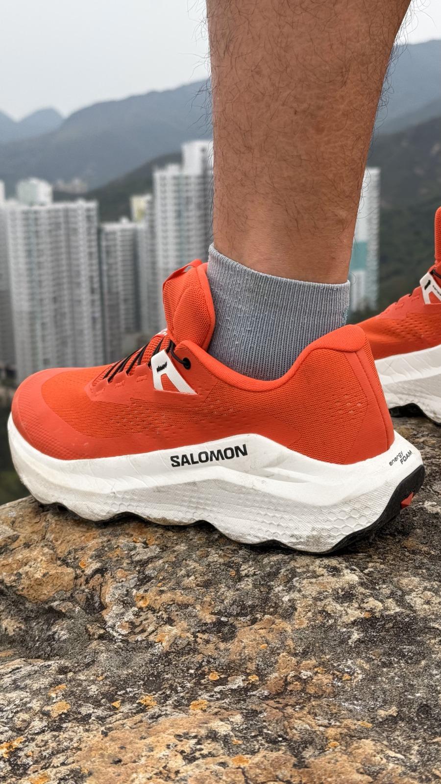 Salomon Ultra Glide 3男裝的橙色鮮明醒目。