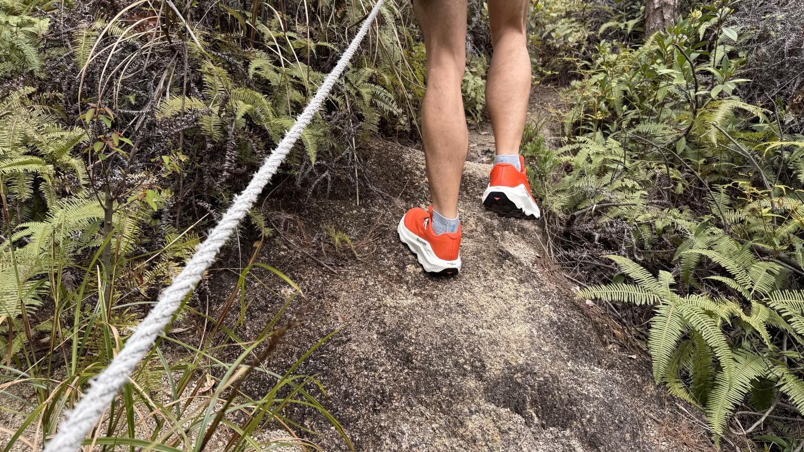 Salomon Ultra Glide 3行筆架沖溝也應付自如