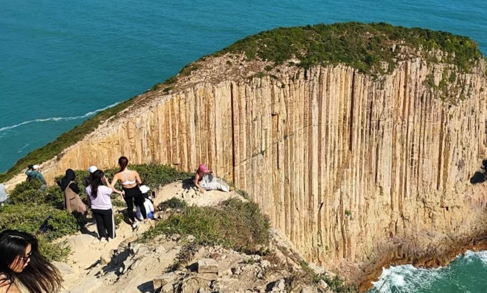 萬宜水庫東壩旁的破邊洲,成為遊客行山熱點。(小紅書資料圖片)