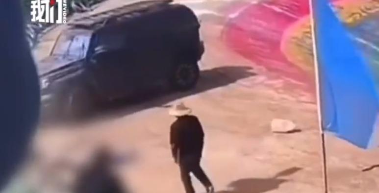 山西越野車「表演甩尾特技」時失控,撞到蹲在地上的男子,當場不治。