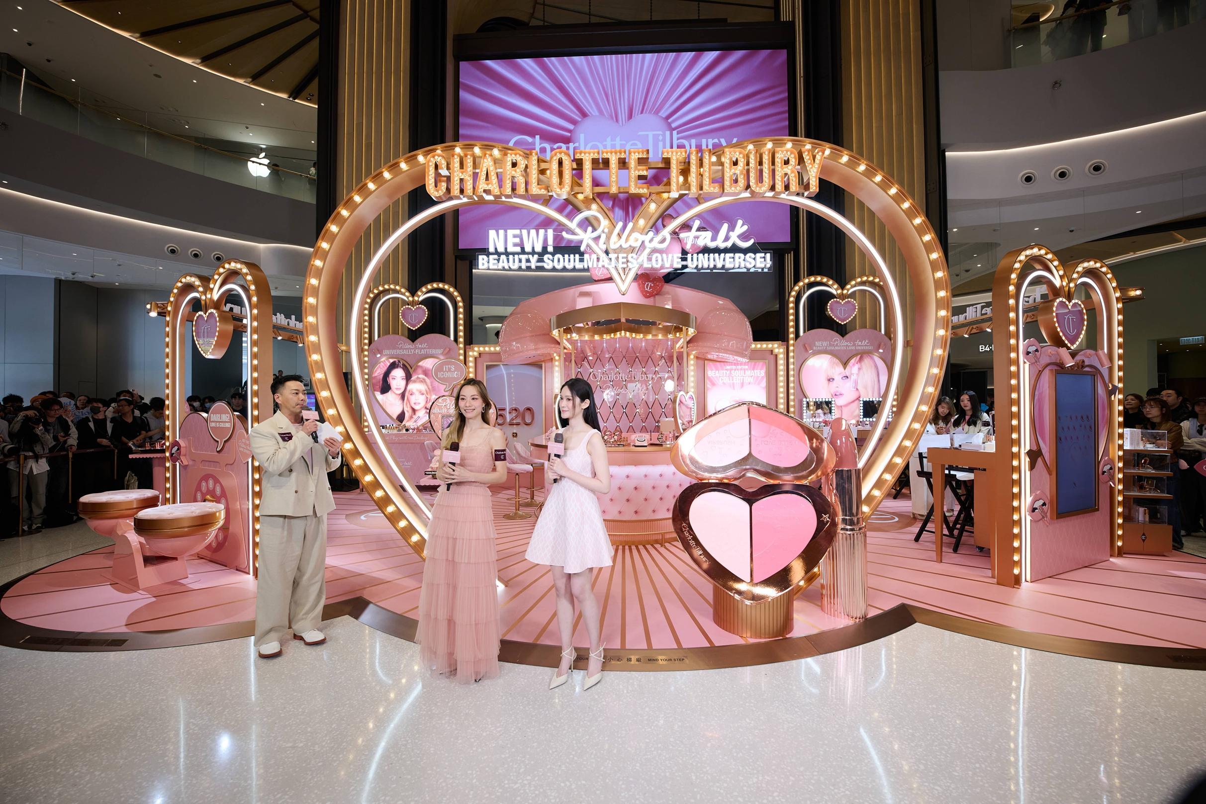 Charlotte Tilbury「PILLOW TALK HOUSE OF LOVE」限定店開幕當日,特別請來Stephy鄧麗欣及Cloud雲浩影出席,更安排在商場天花放數百個氣球,兩位女神玩得非常開心。