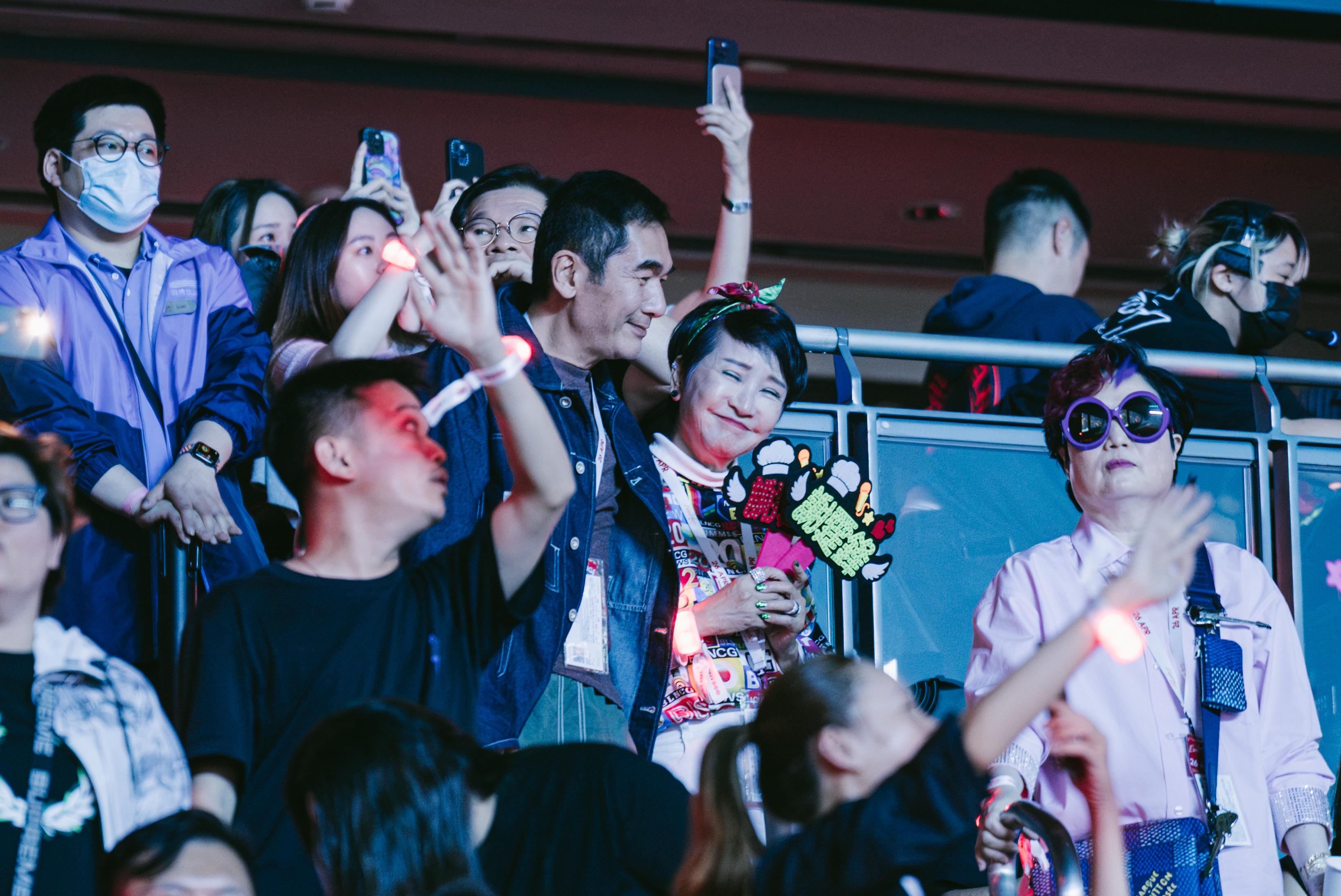 狄波拉連續三晚坐鎮觀眾席。