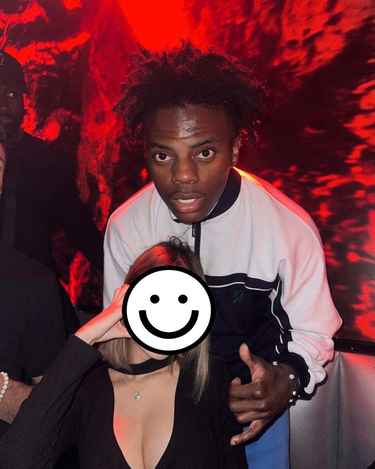 Speed現身香港夜場,更大方合照。