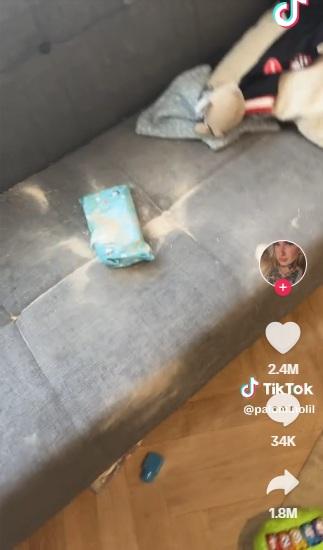 沙發也有灰。(互聯網)