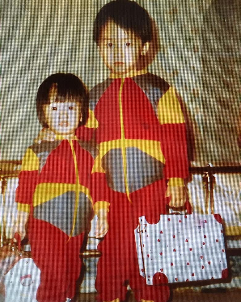 謝婷婷在IG分享三張跟霆鋒的童年照,並隔空替阿哥打氣。