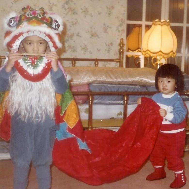 謝婷婷在IG分享三張跟霆鋒的童年照,並隔空替阿哥打氣。