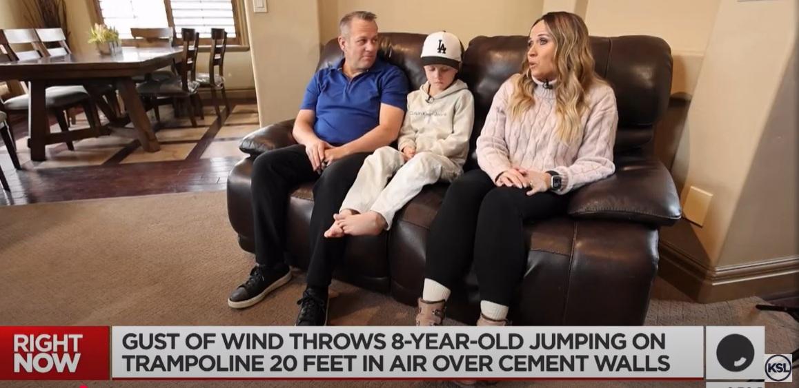 史密斯與父母一同受訪。(互聯網)