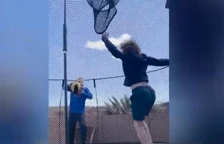 8歲男童史密斯當日在親戚家玩跳彈床時出事。(互聯網)