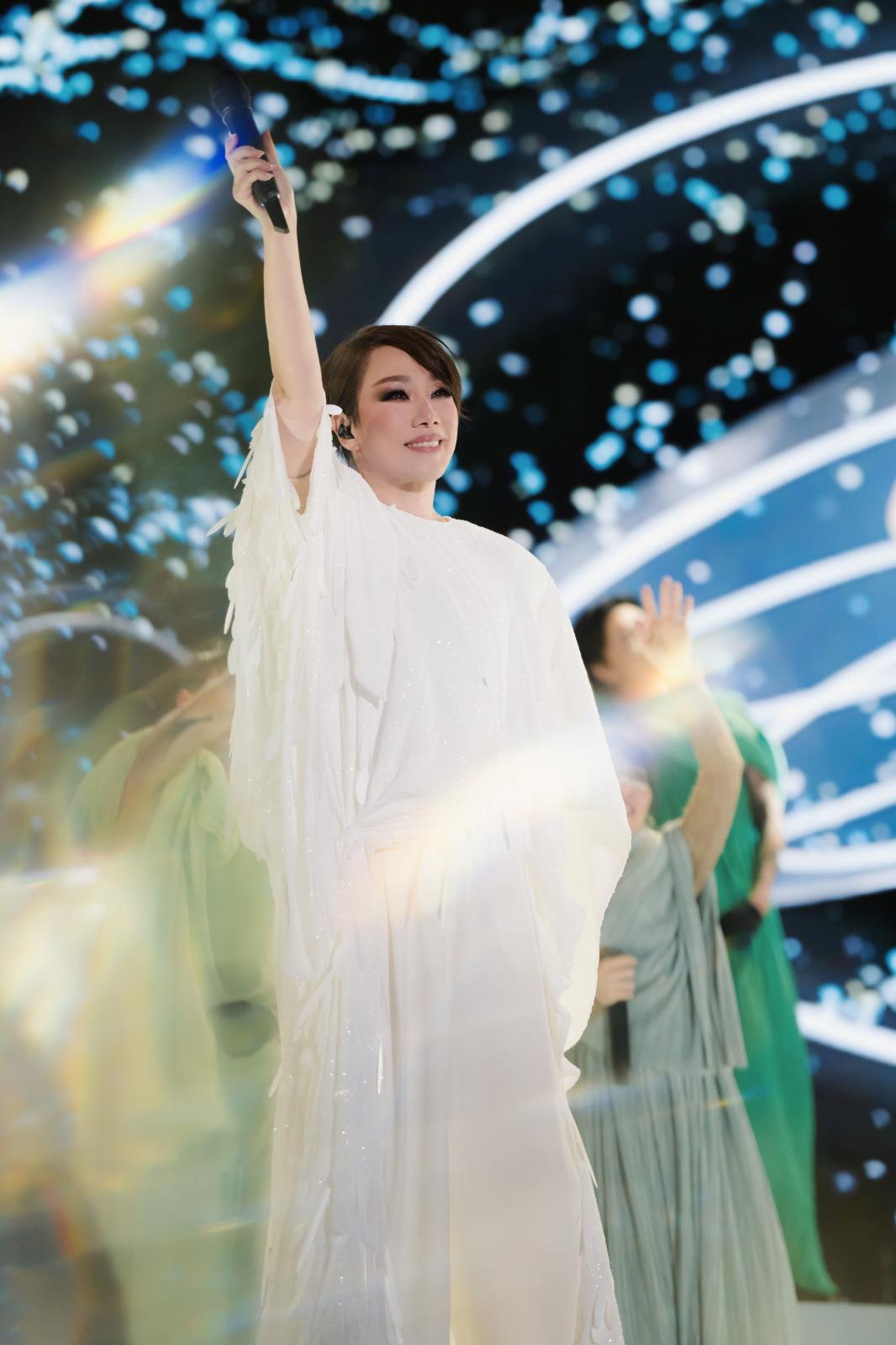 Sandy向國內歌迷,展示甚麼才是天后風範。