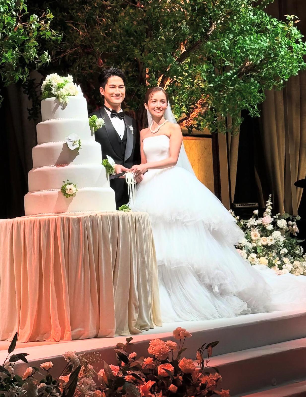 Arnold指太太十分滿意大婚的安排。