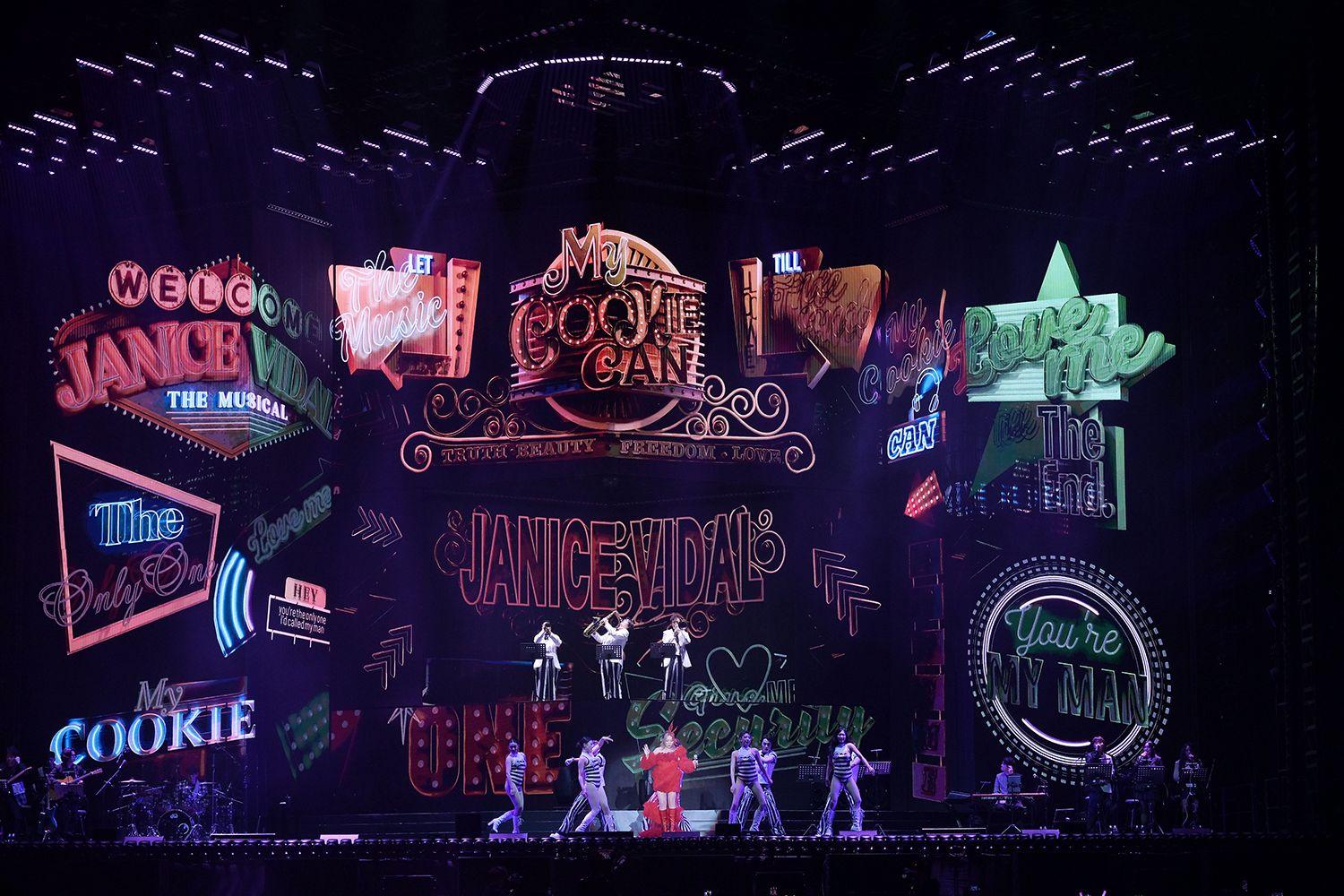 衛蘭舉行世界巡迴演唱會,昨日在廣州揭開序幕。