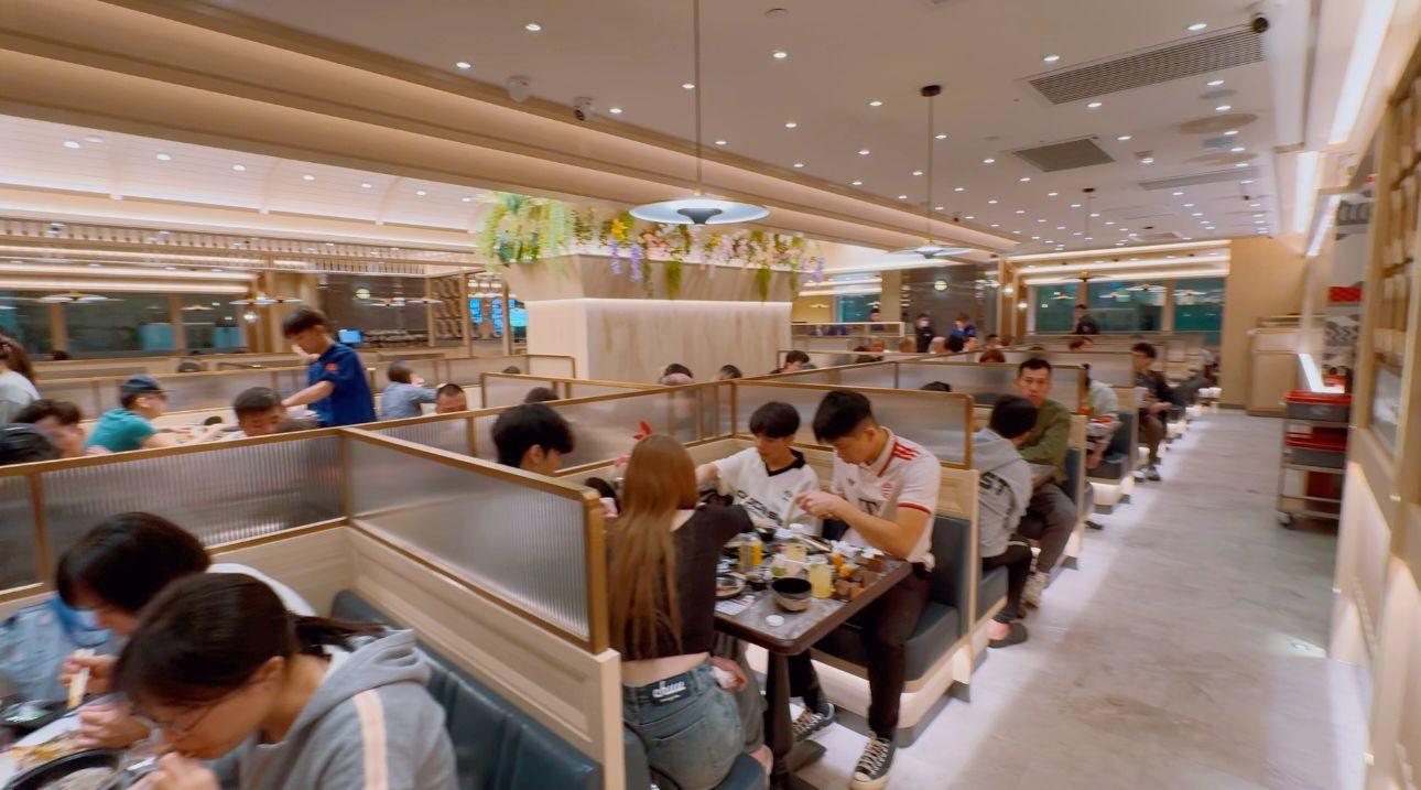 新店卡位設計跟同集團「千海水產」頗相似。