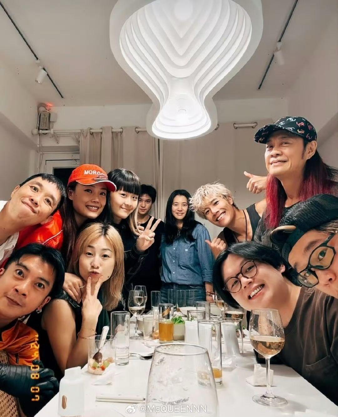 袁詠儀不時帶魔童出席圈中好友聚會。