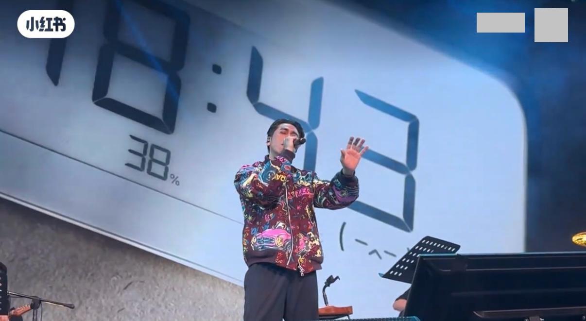 吳卓羲在廣州舉行與你繼續同行演唱會,不少歌迷分享當日盛況到小紅書或微博。(小紅書)