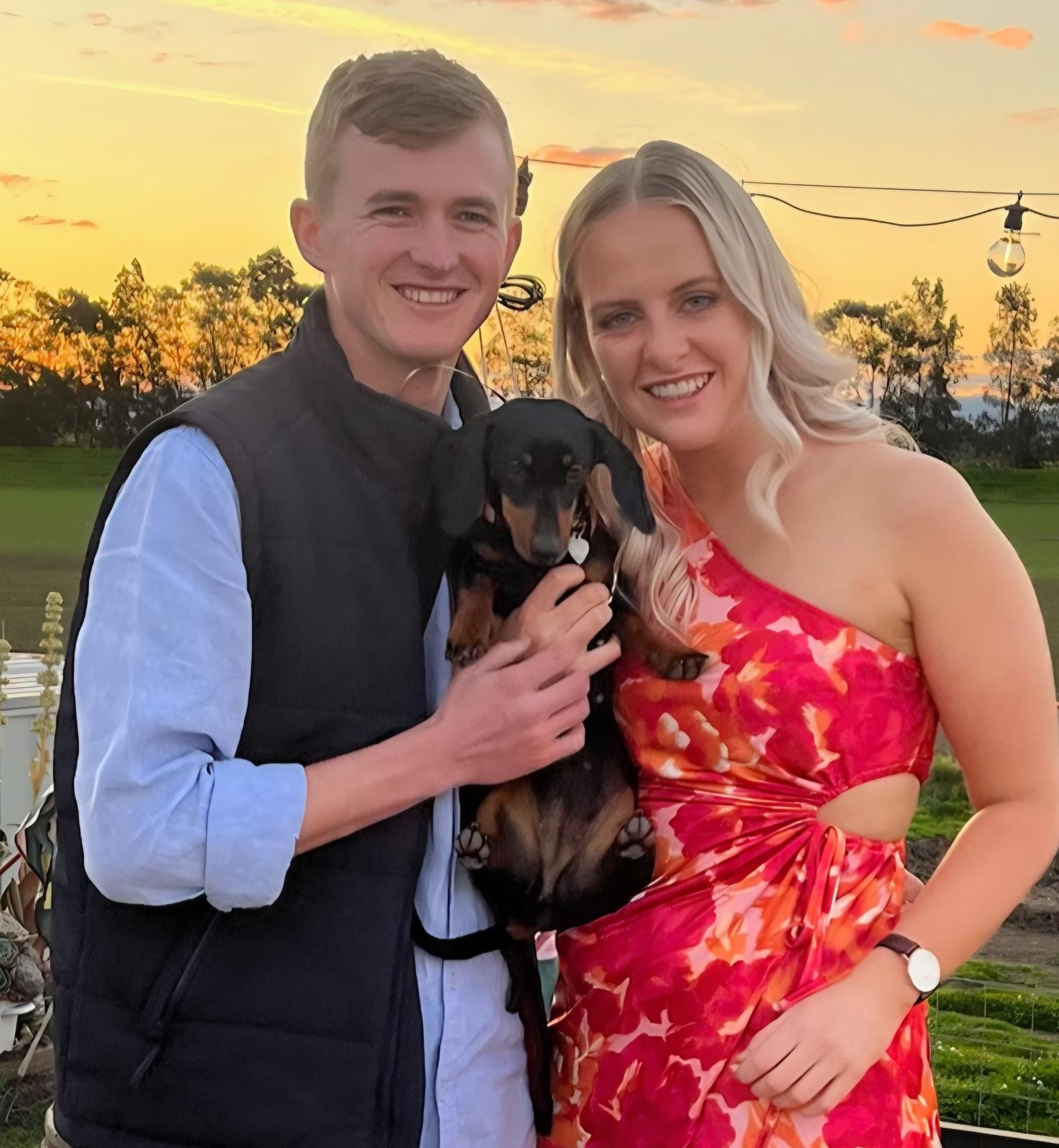 瓦萊麗與主人合照。(互聯網)