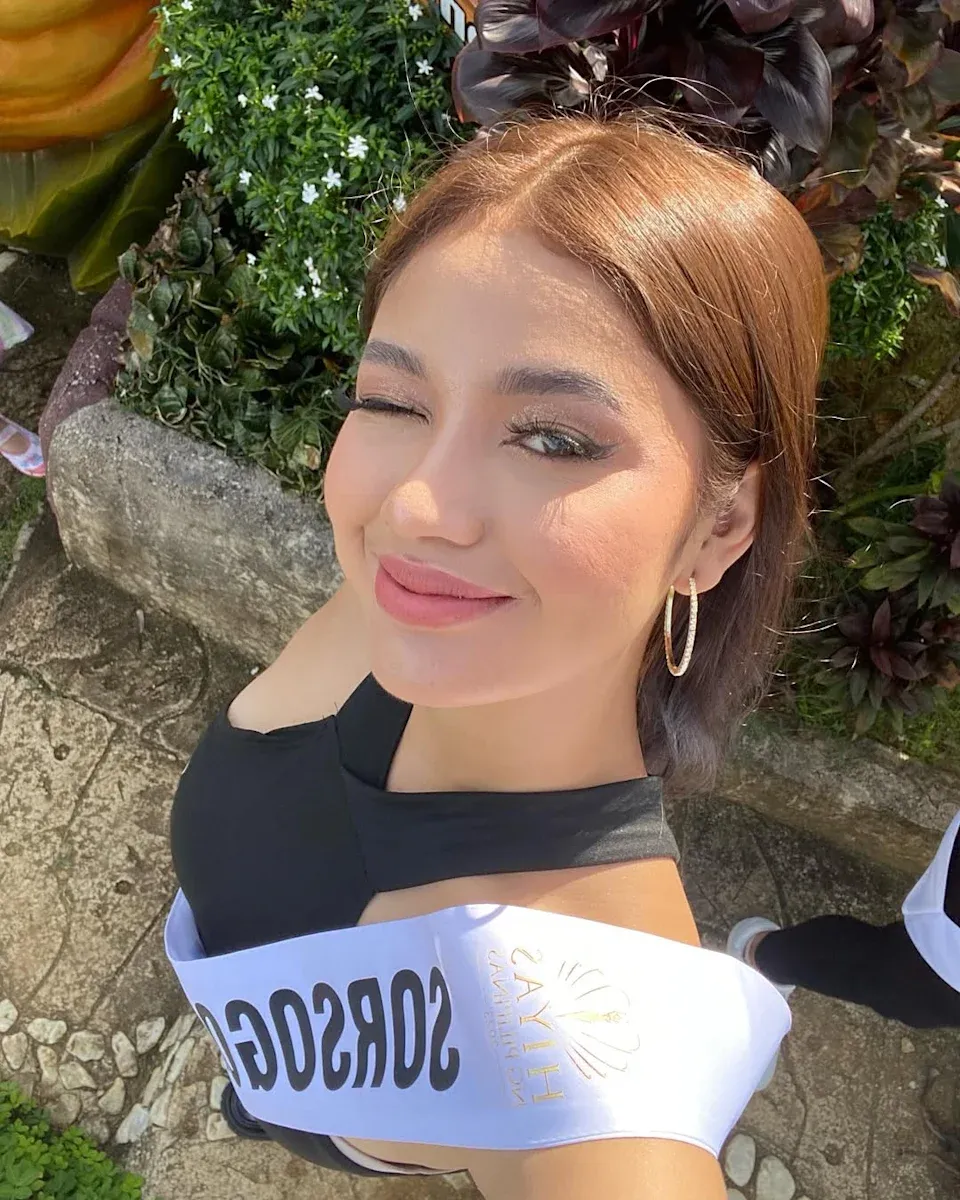 相中美女稱自己來自菲律賓,任職時裝模特兒。(IG@ashragerona)