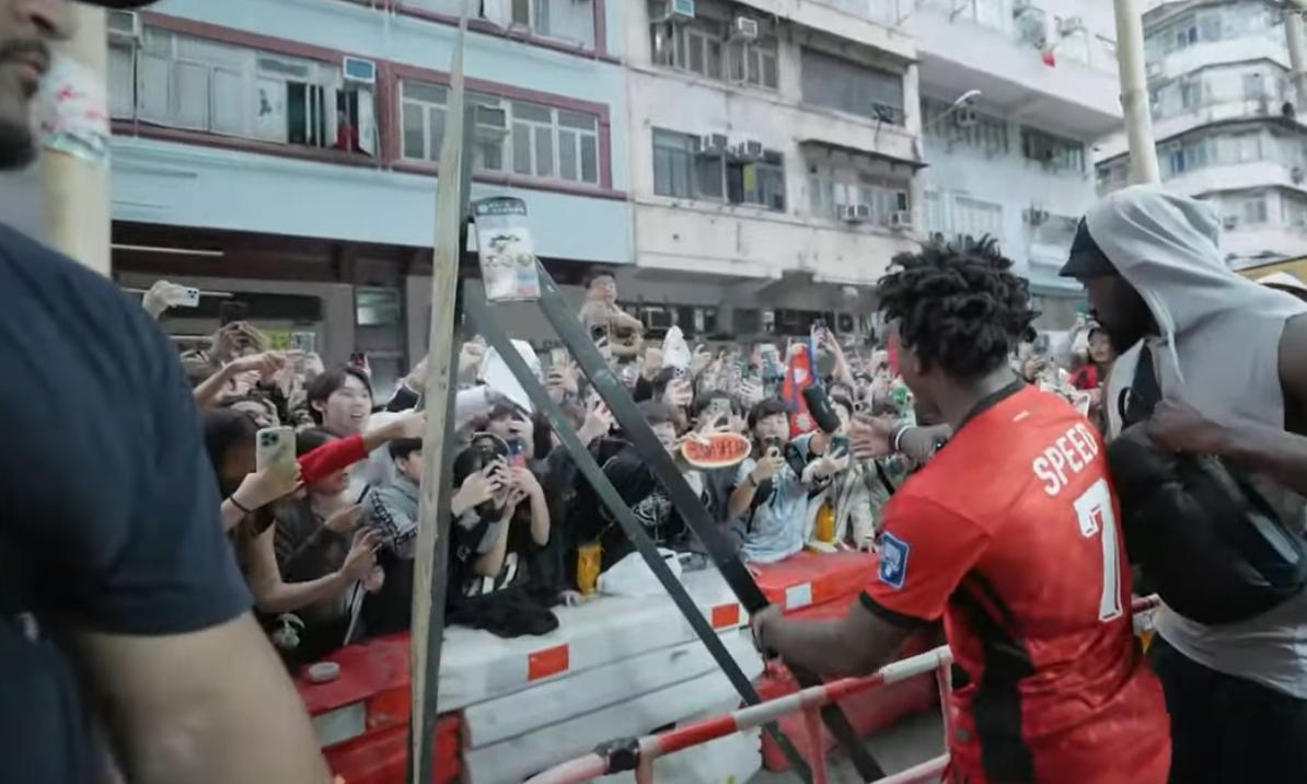 IShowSpeed引來大量支持者,場面混亂。
