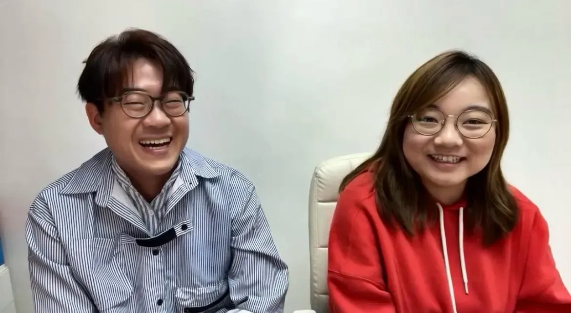 羅啟豪與師妹黃博開 live 分享賽後感受及花絮。