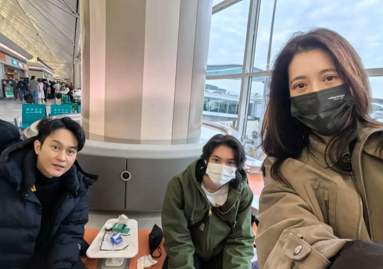 袁詠儀與張智霖去年分享全家赴日本度假的照片,18歲魔童高顏值引發網民熱議。