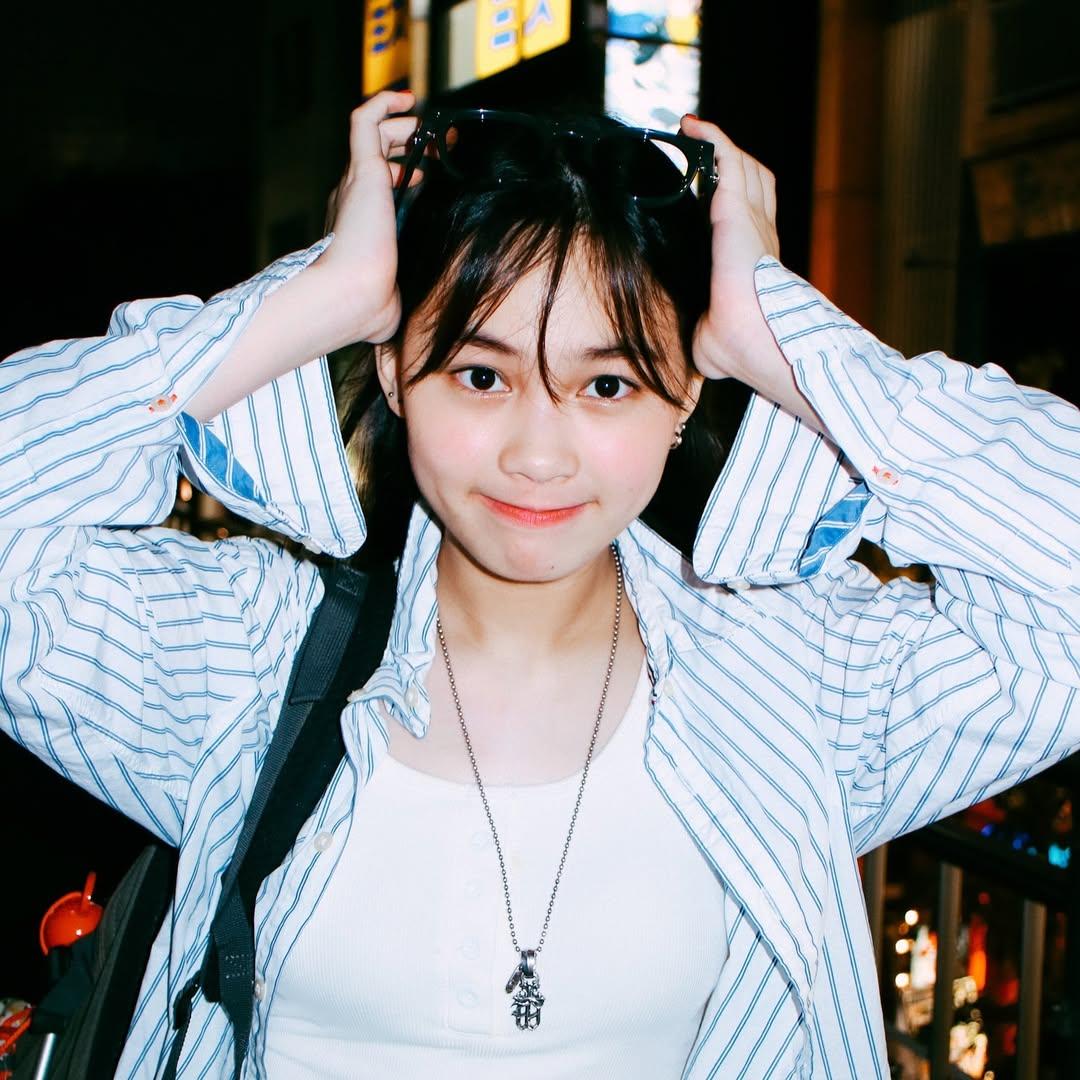 17歲女結他手Dale IG不時上演日常照。