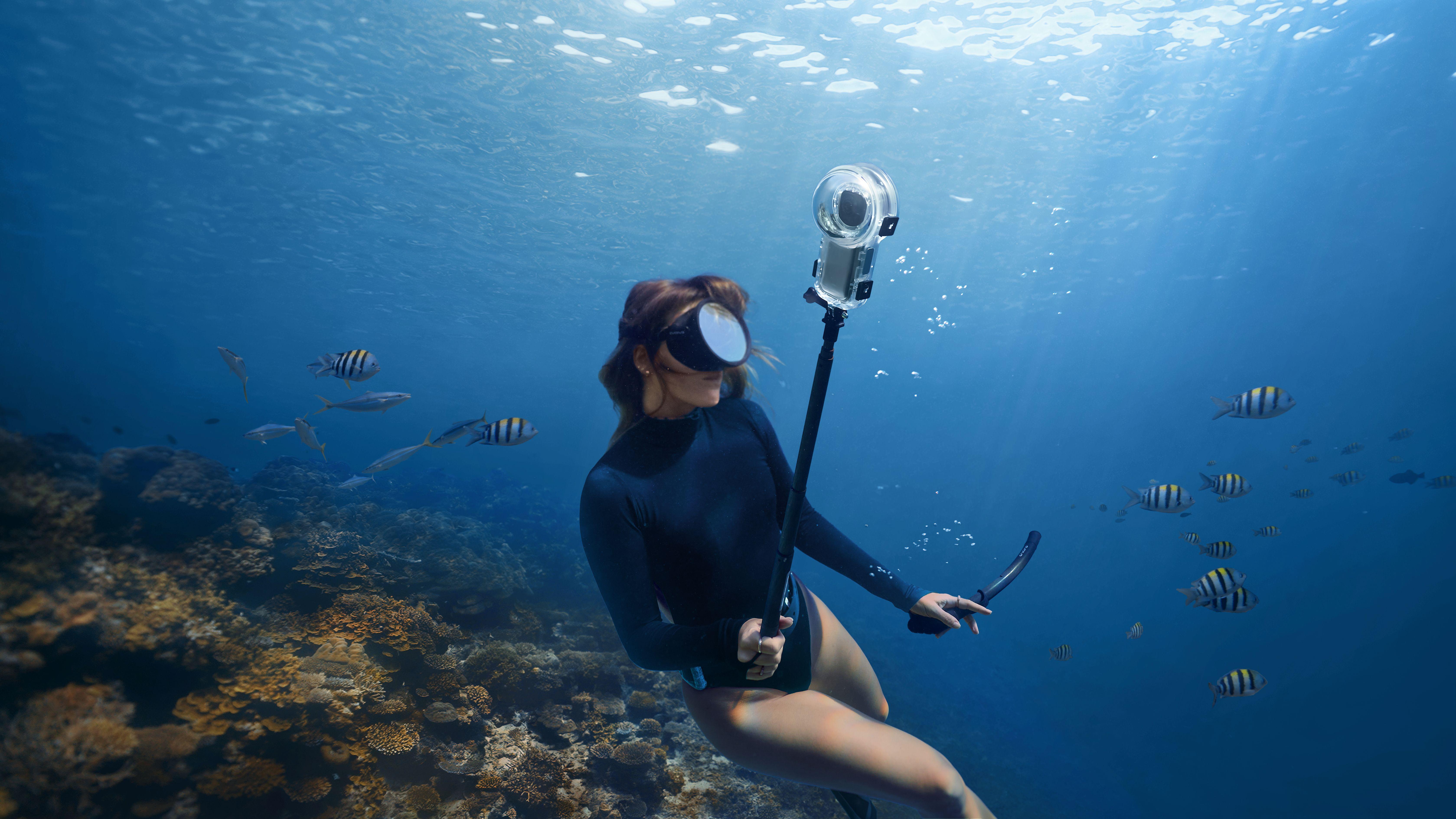 Insta360 X5今代有15米防水性能,而且有全新的隱形潛水殼可深達60米。