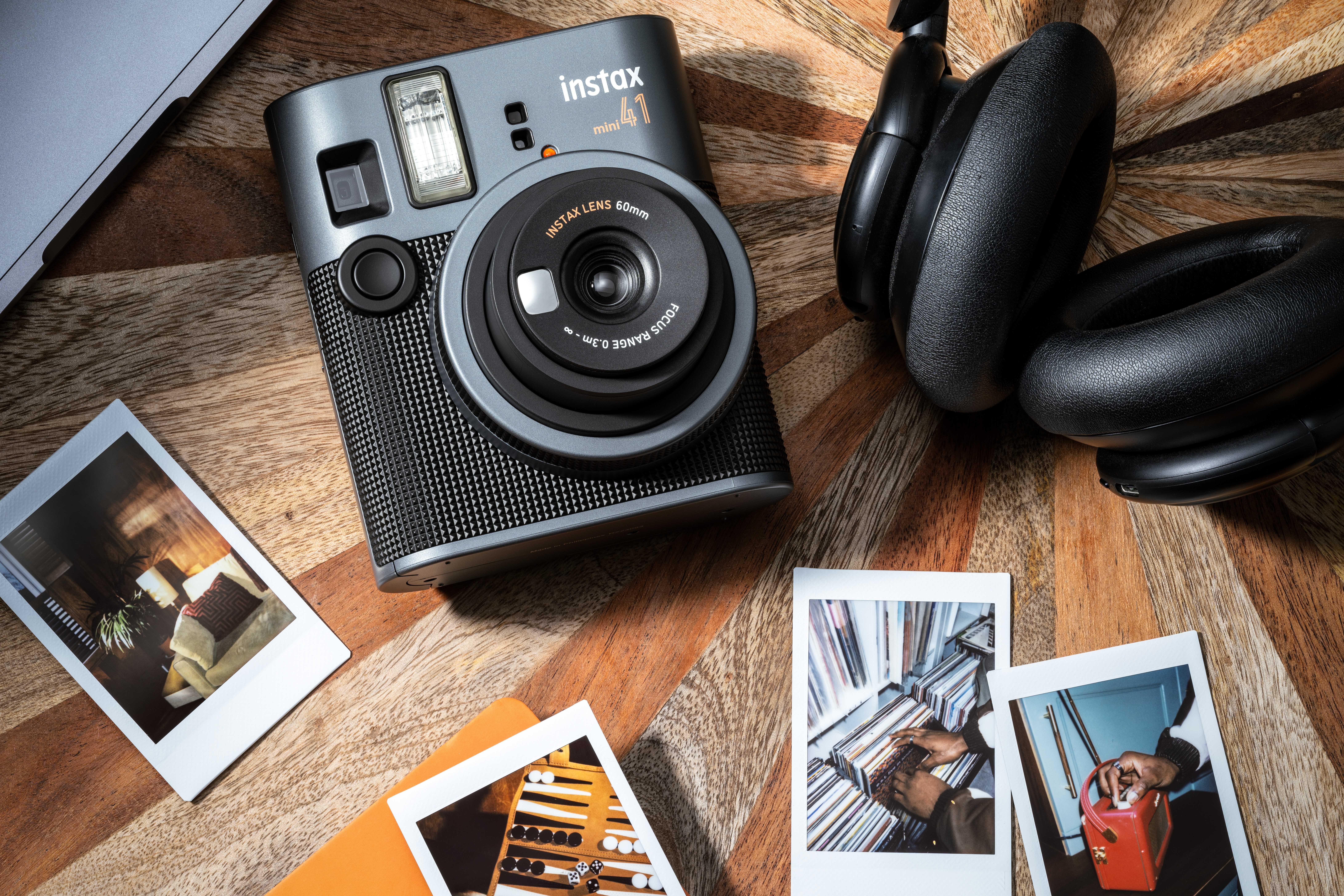 FUJIFILM instax mini 41的自動光量調節功能可以在任何場景下拍出理想作品。