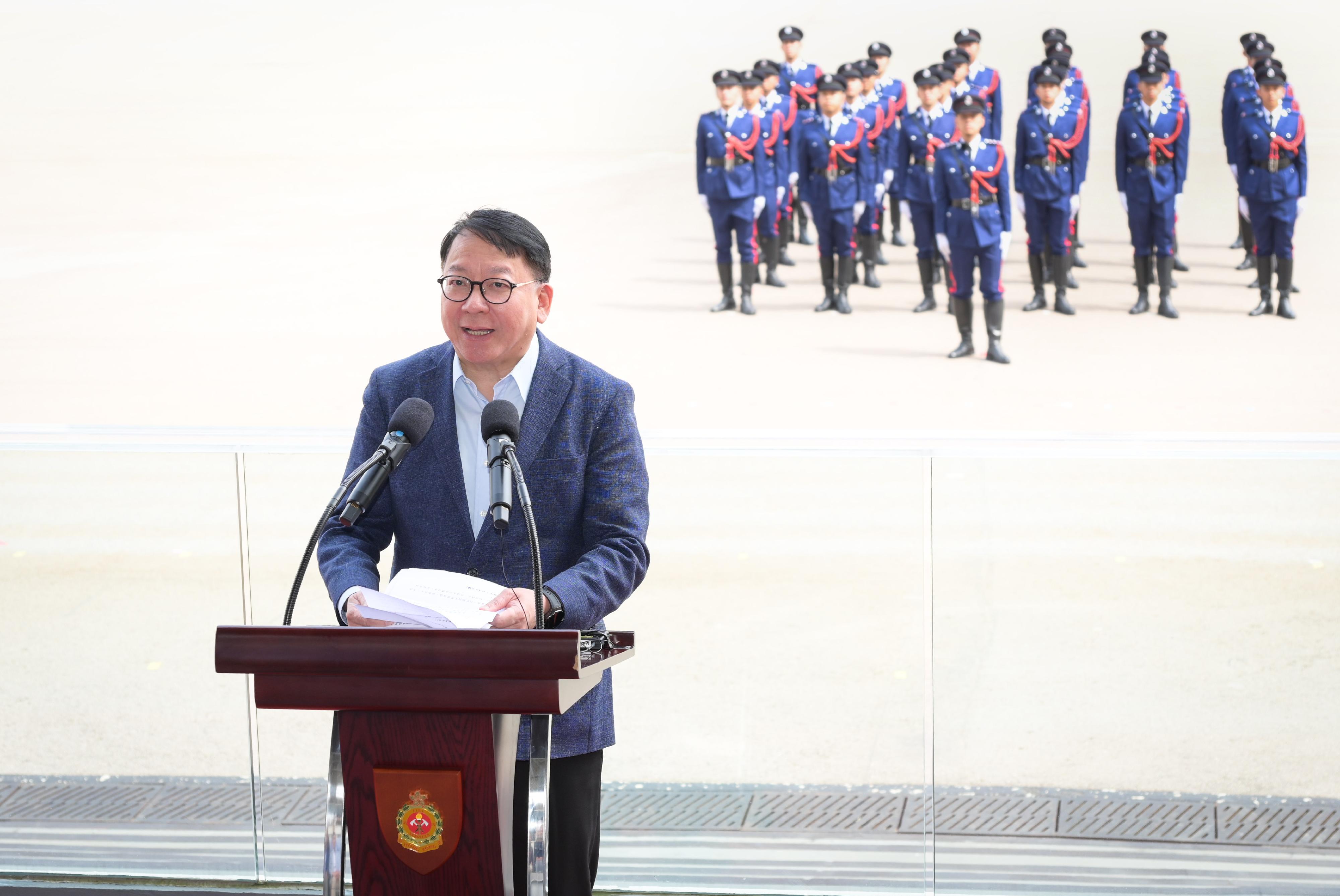 陳國基讚揚特區救援隊的迅速應對和專業精神。(政府新聞處)