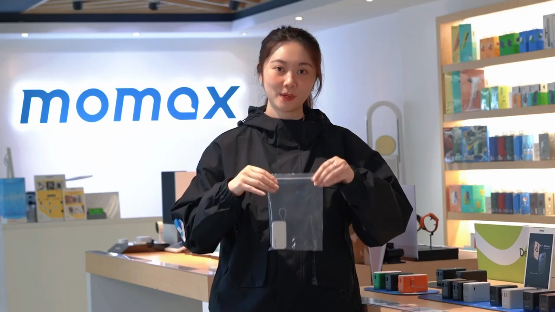 可將尿袋放入密實袋中。