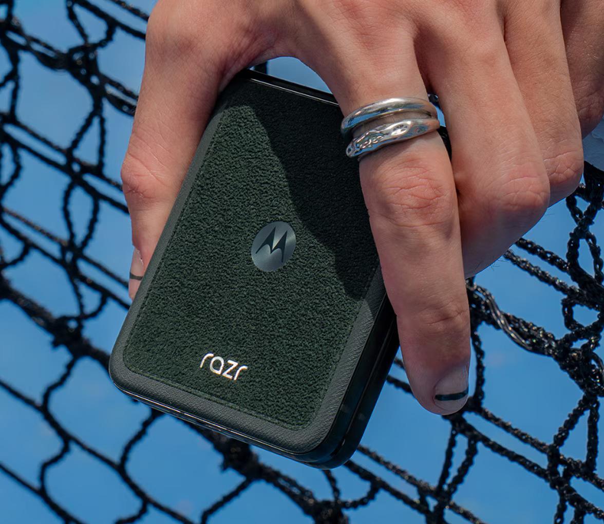 motorola razr 60 ultra有意大利Alcantara皮革款式。