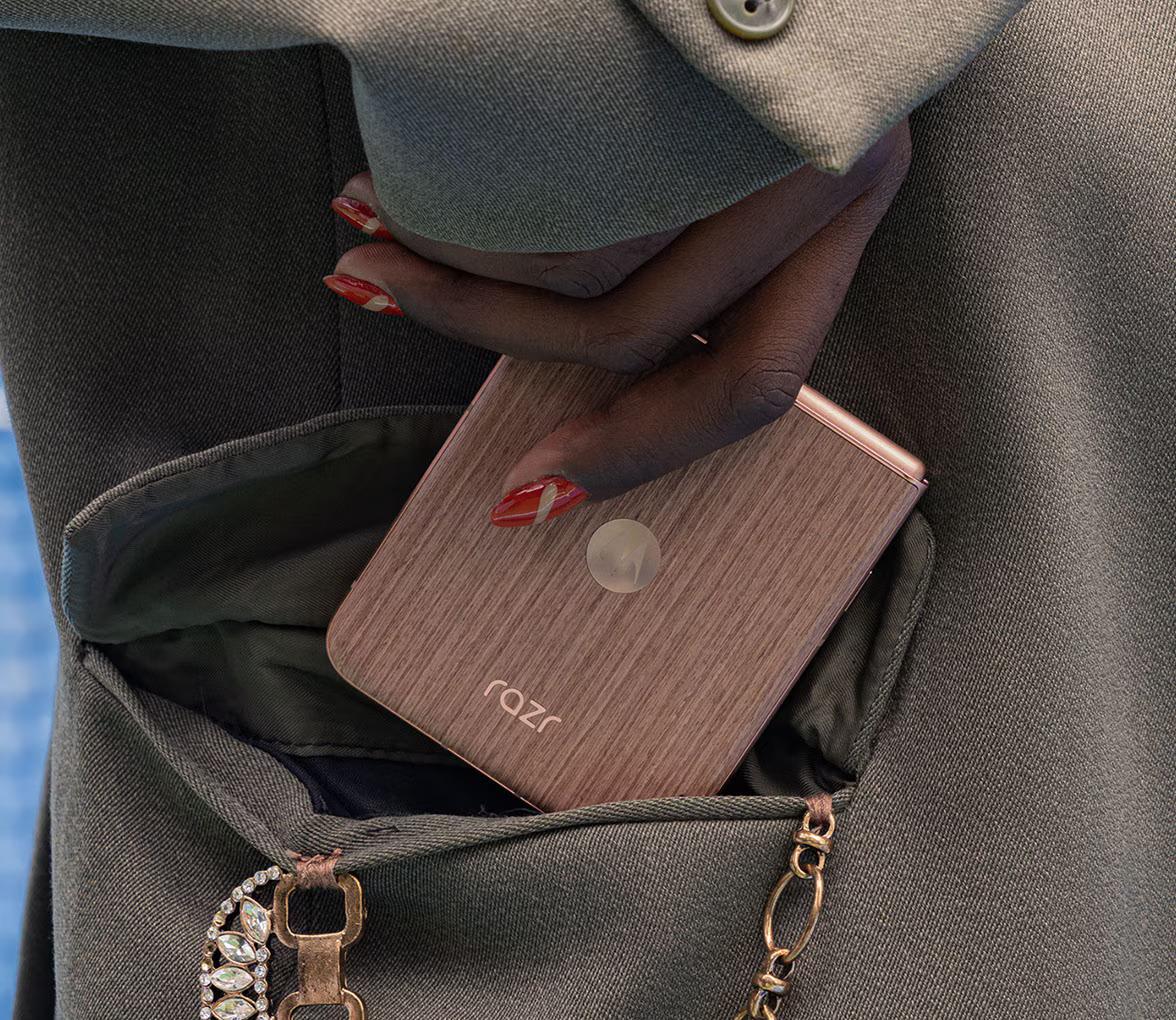 motorola razr 60 ultra木材質料亦相當吸引。