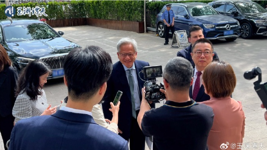 中美貿易戰升級之際,央視旗下「玉淵譚天」表示,Nvidia行政總裁黃仁勳應中國國際貿易促進委員會邀請抵達北京,是時隔3個月再次到訪北京。