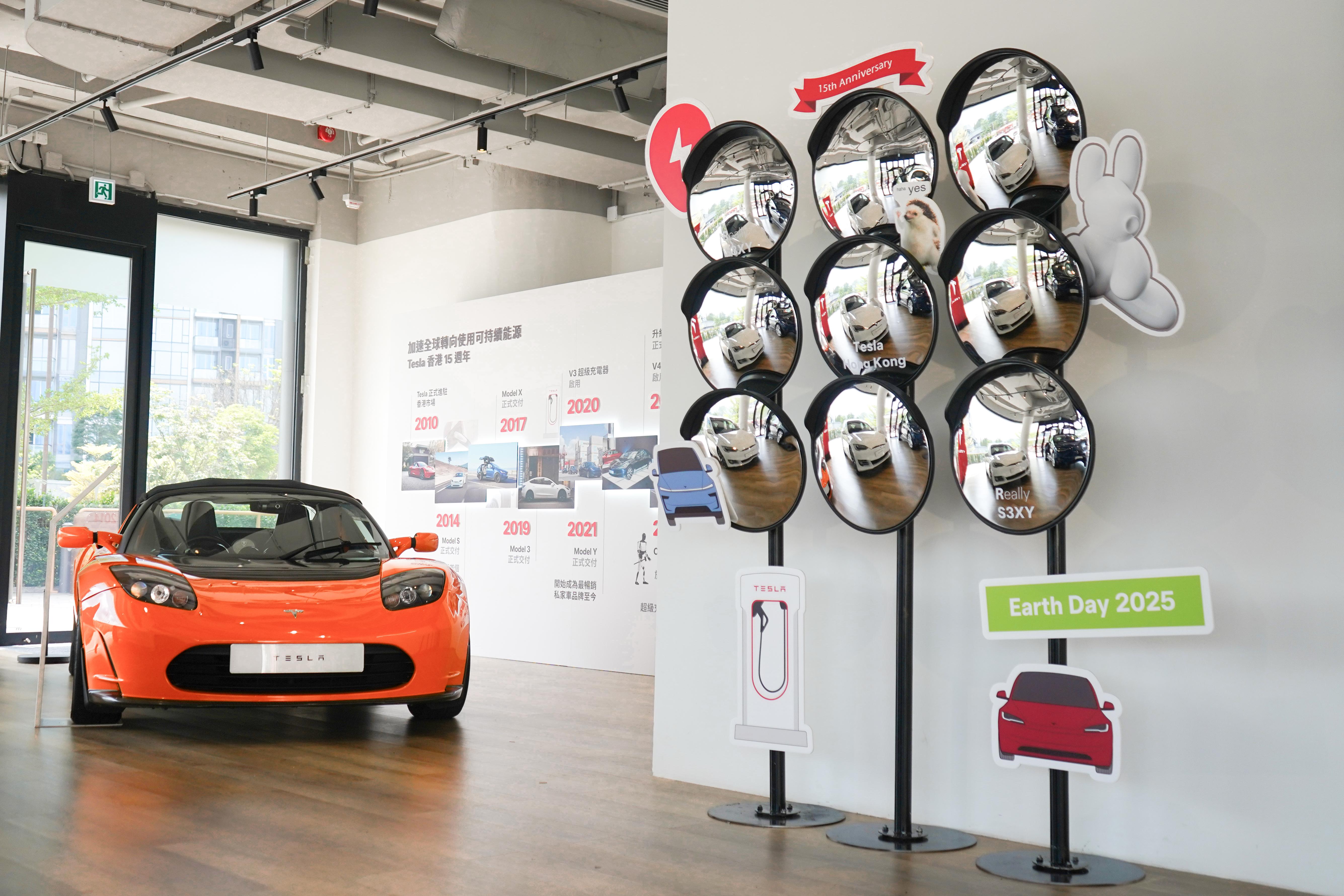 「Tesla香港15週年體驗展覽」展出首款Roadster。