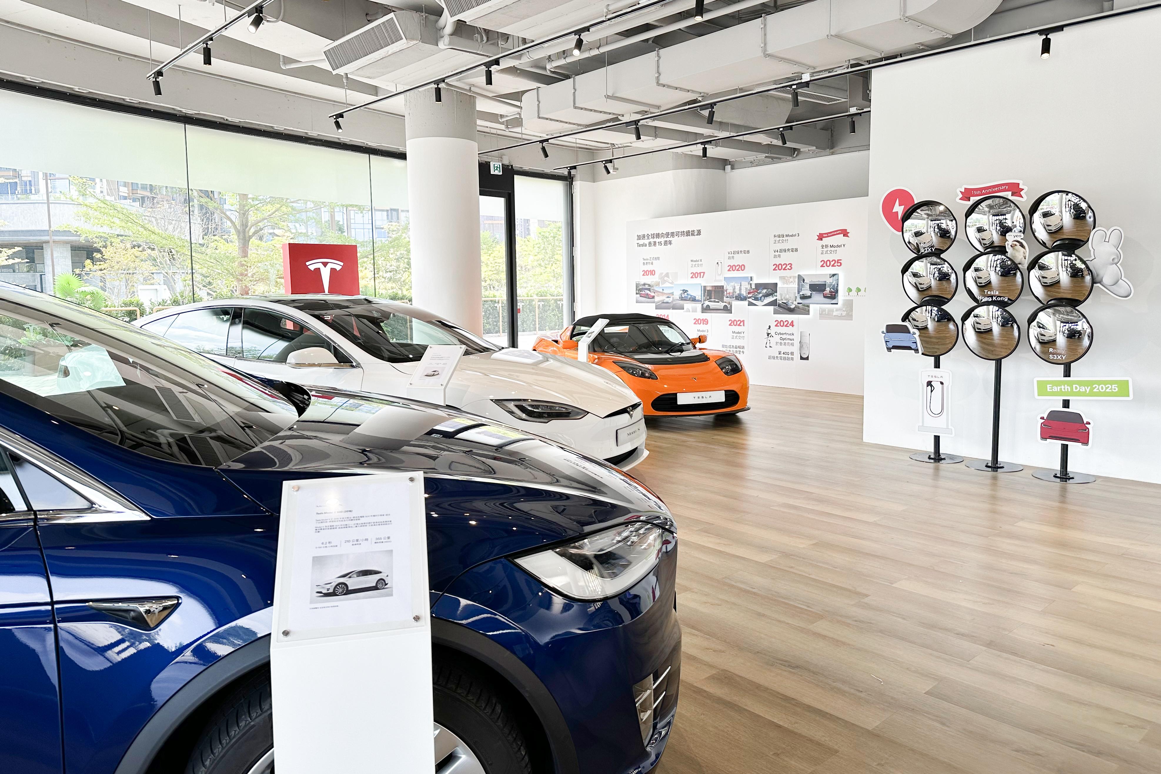 「Tesla香港15週年體驗展覽」體驗全線車款。