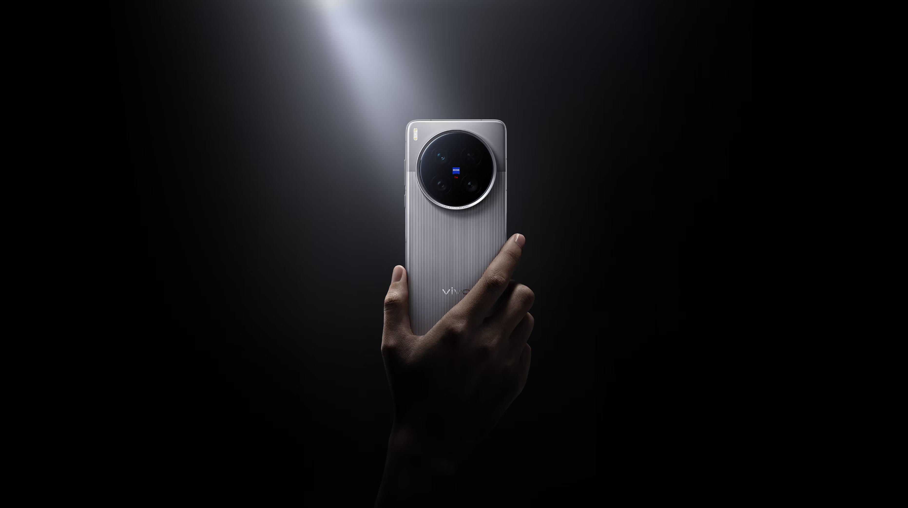 vivo X200 Ultra「V單」以銀色最有單反相機質感。