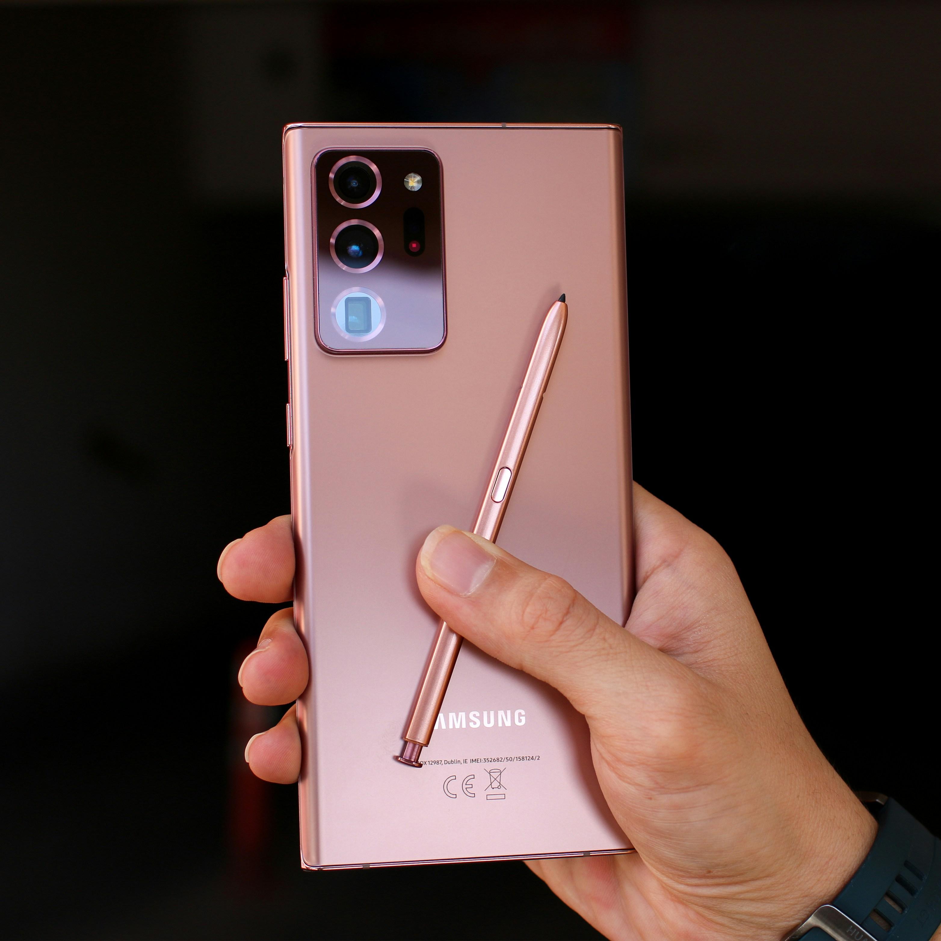 開發文件特別強調 “Galaxy S26 Ultra 將堅守 S Pen傳統,暗示這項調整可能於 Galaxy S27 才會出現。