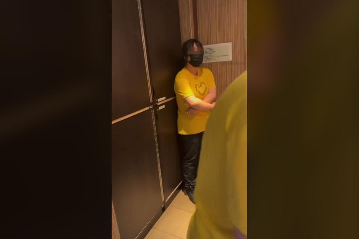 網上流傳一段懷疑是麥當勞員工欺凌同事的短片。(網上影片截圖)