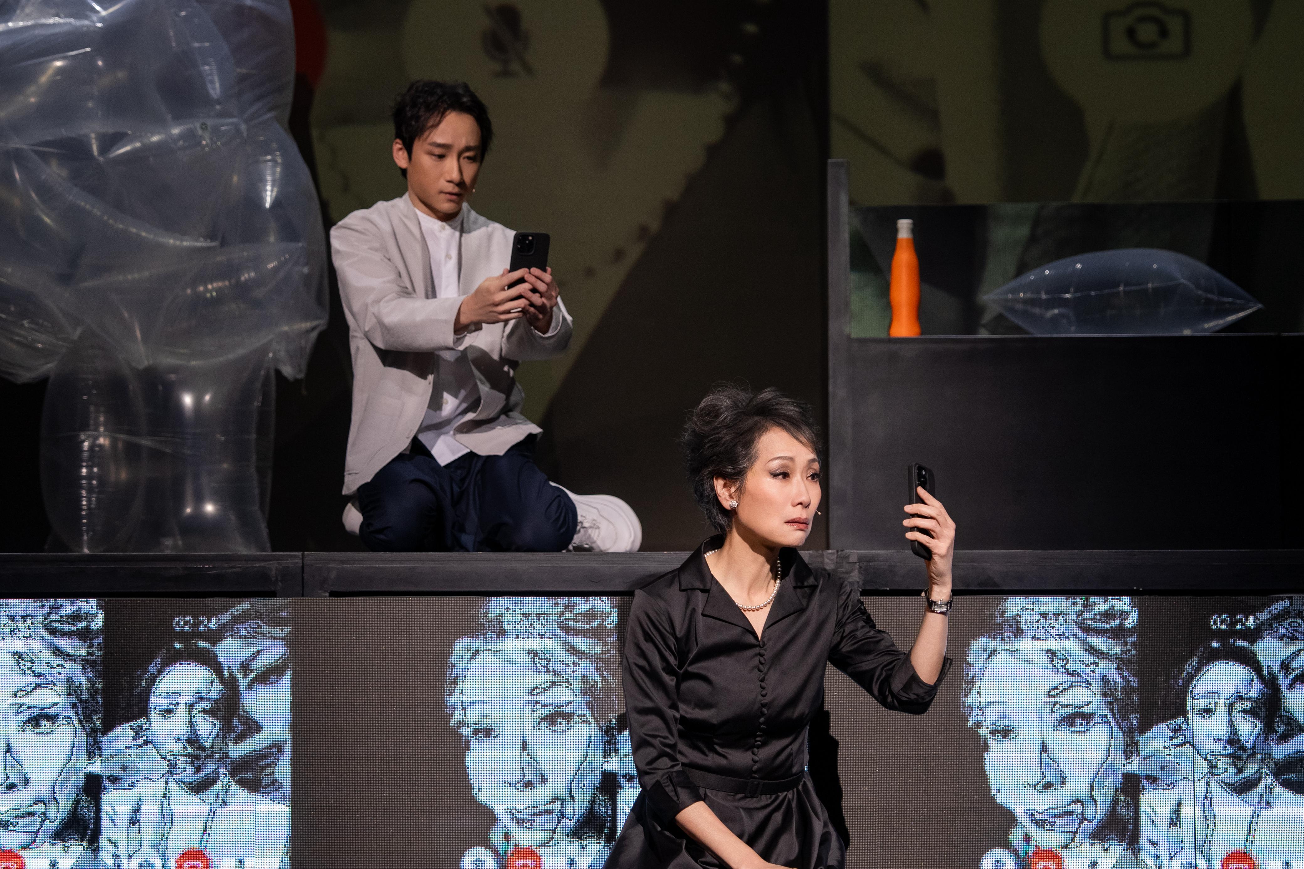 翁煒桐、葉童在《唔講得》中甚有火花。