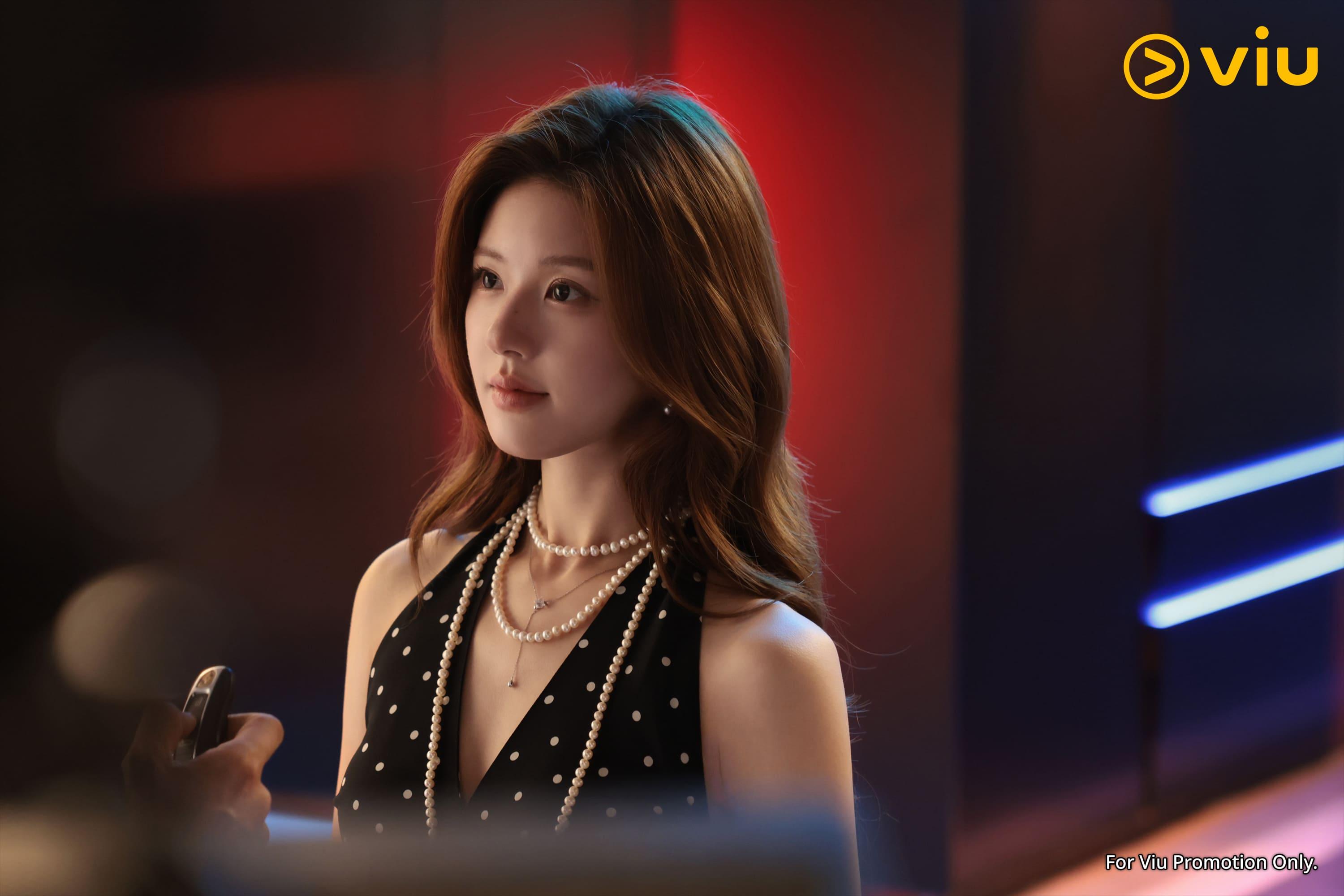 許妍(趙露思飾)