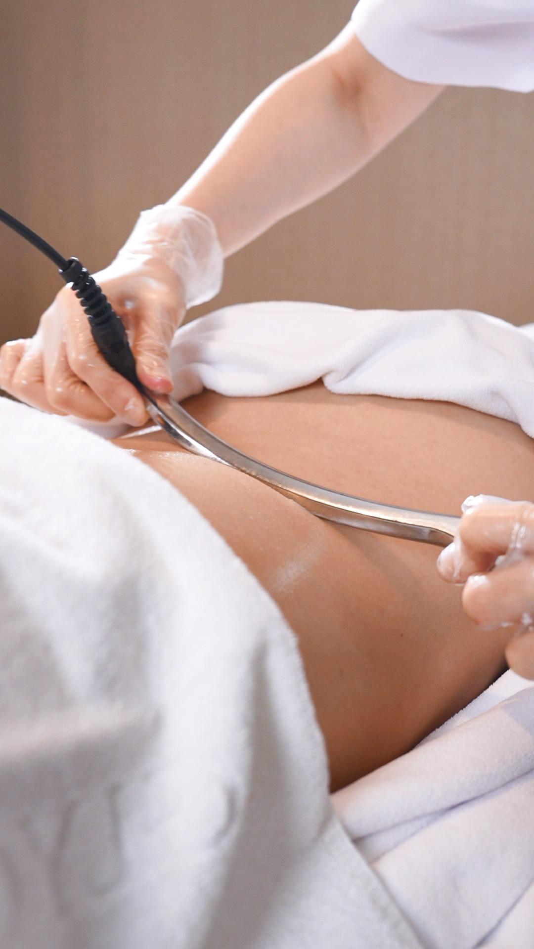 「熱磁筋膜刀」 可用於小腿、手、背部及肩膀等位置。