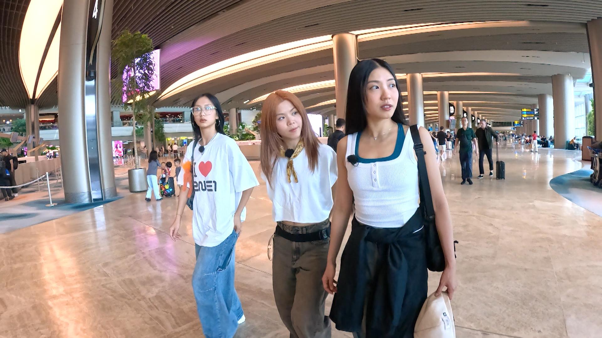 一落機,Marf、Gao和Sumling便組成戶外組去行山。