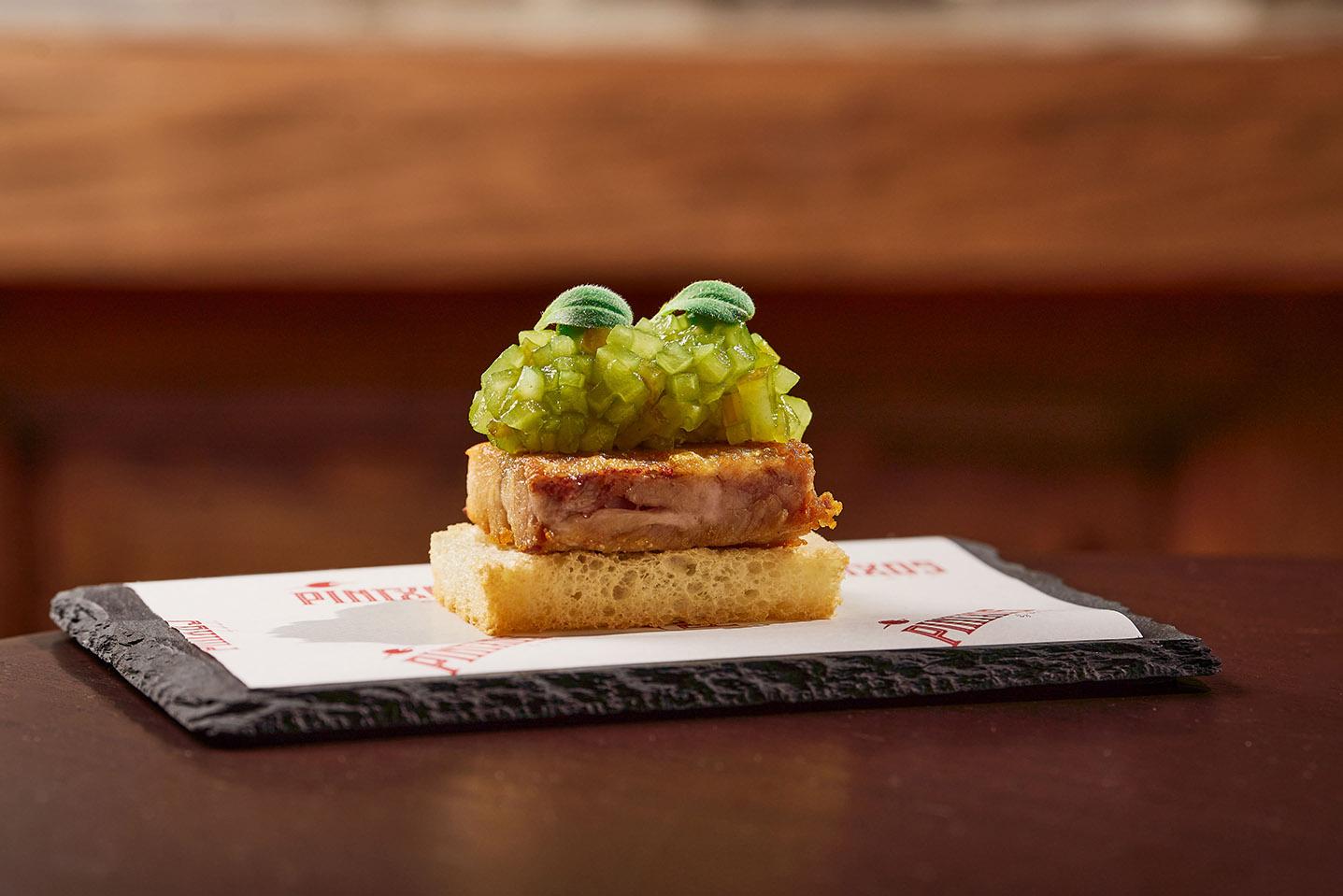 五花腩伴蘋果及西芹