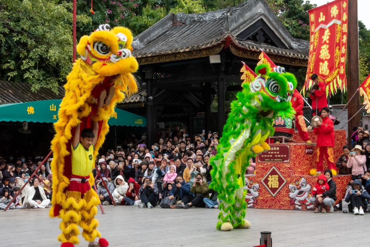佛山祖廟在平日都會有舞獅表演,深受遊客歡迎。(圖片來源:視覺中國)