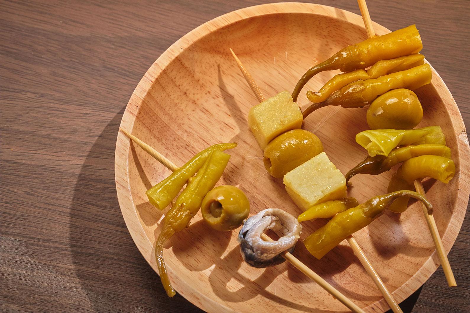 傳統鯷魚串、曼切戈芝士鯷魚串、辣味鯷魚串