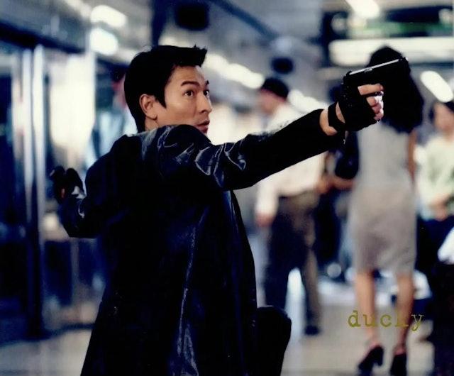 劉德華在新加坡實景拍《全職殺手》,難忘與火車擦身而過好驚險。