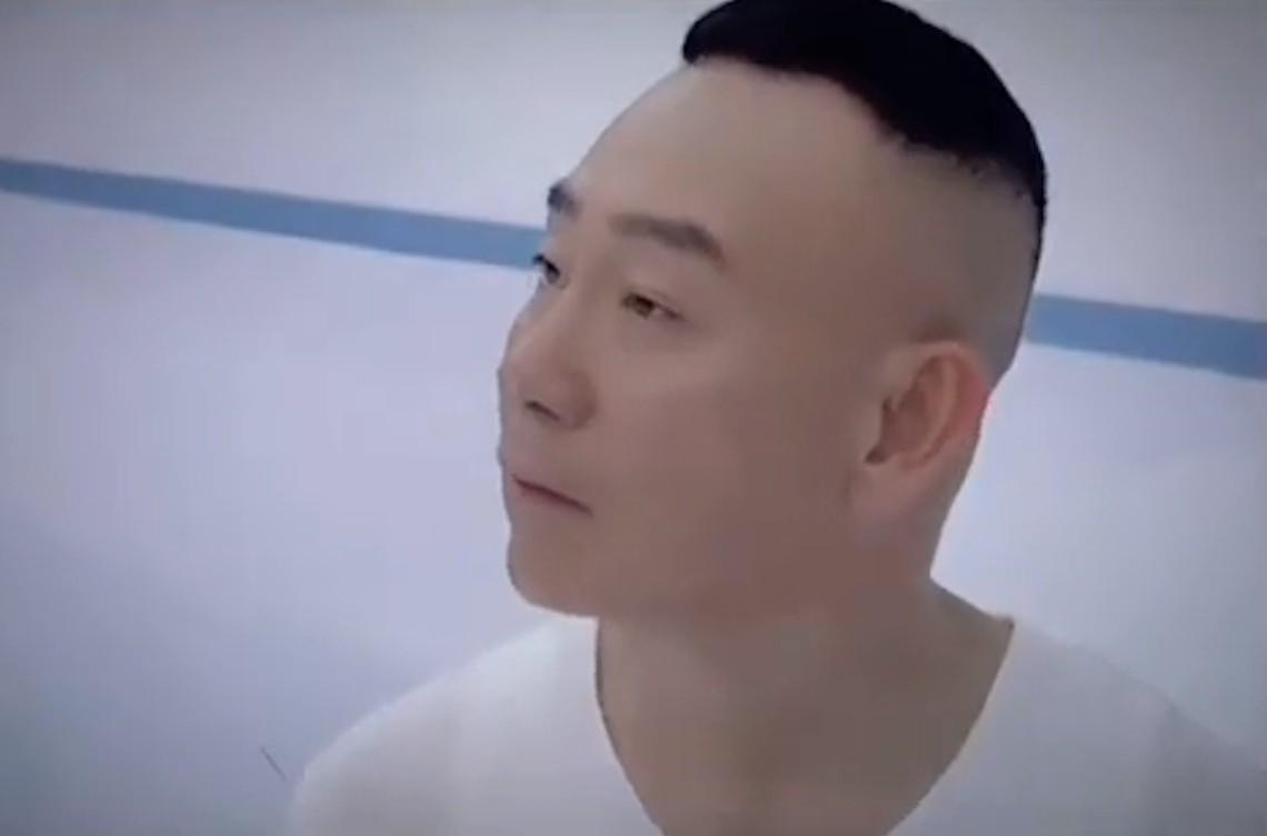 陳慧珊與林保怡牽着手情深對望。