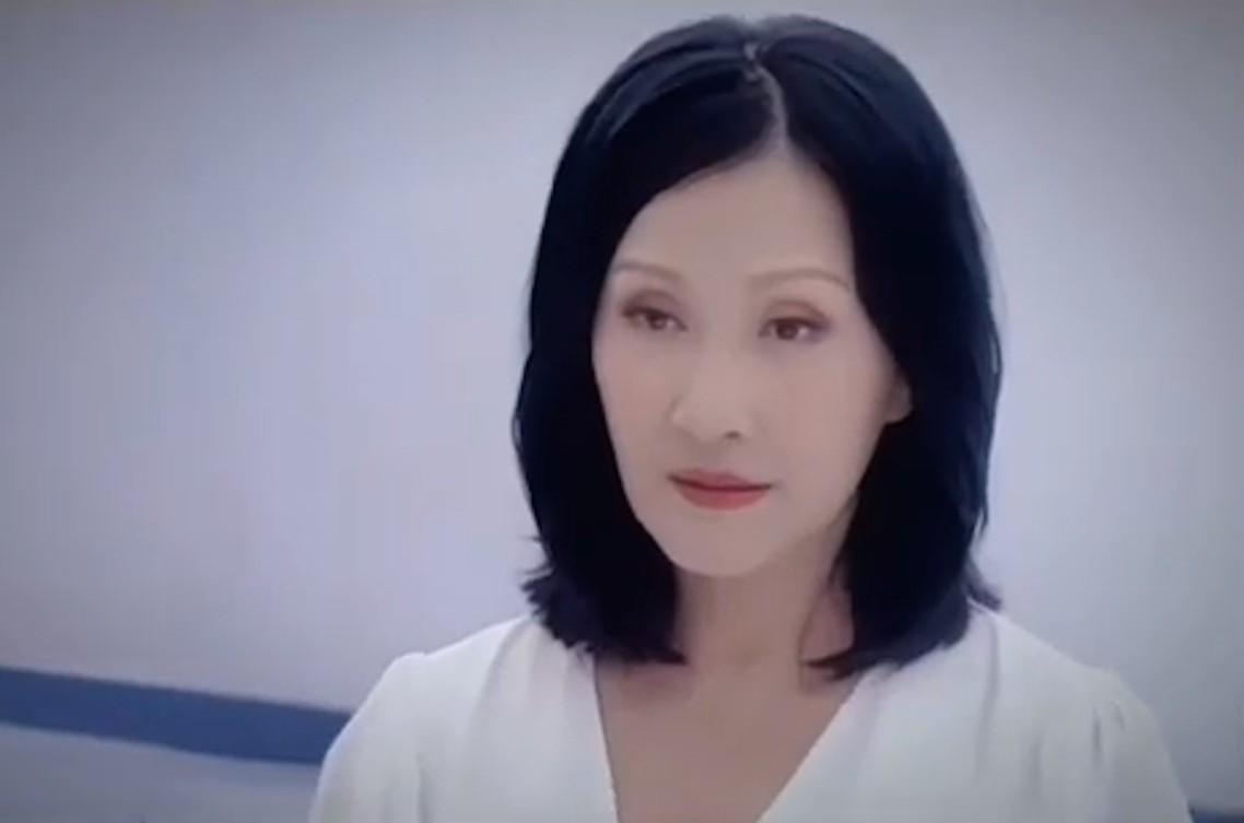 片中見陳慧珊以一身純白色裙驚喜現身。