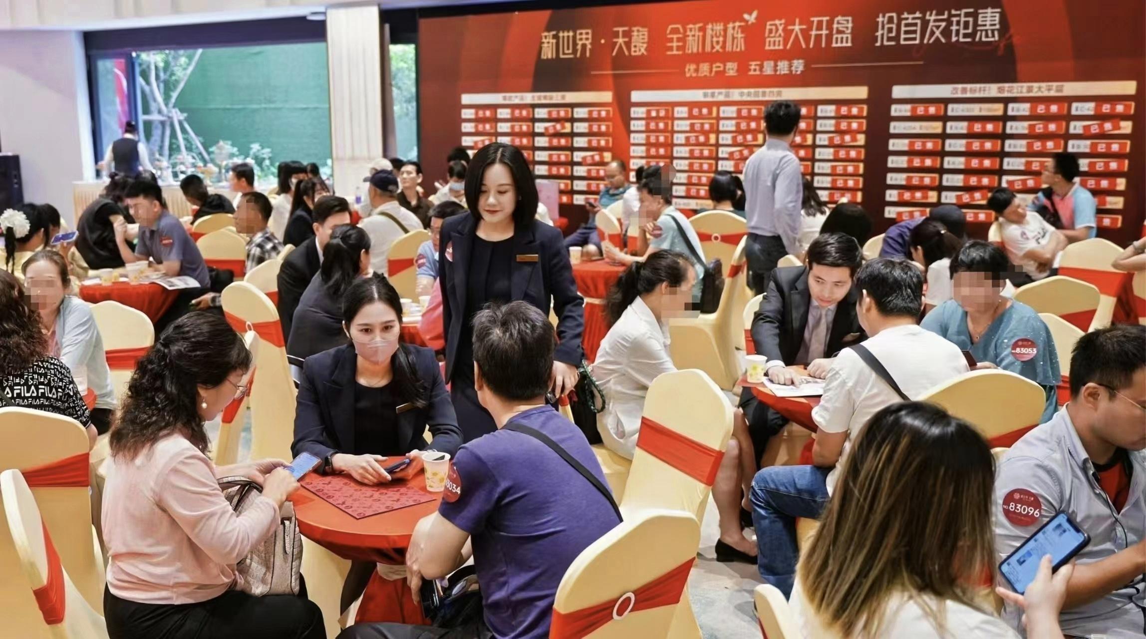 在五一黃金周期間,廣州新世界.天馥加推全新單位發售,推出市場不足半小時已告售罄,銷情理想。