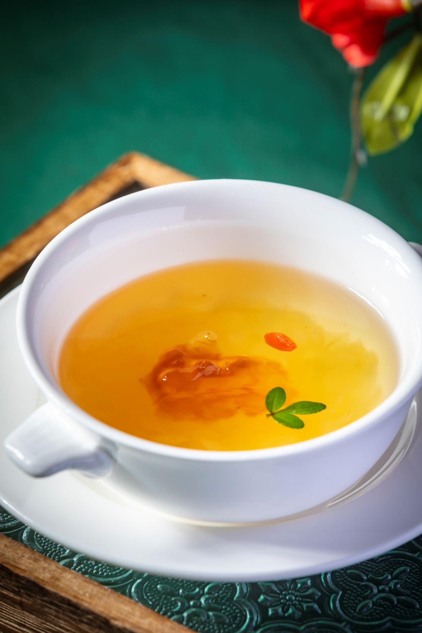 天山雪蓮泉水燉桃膠