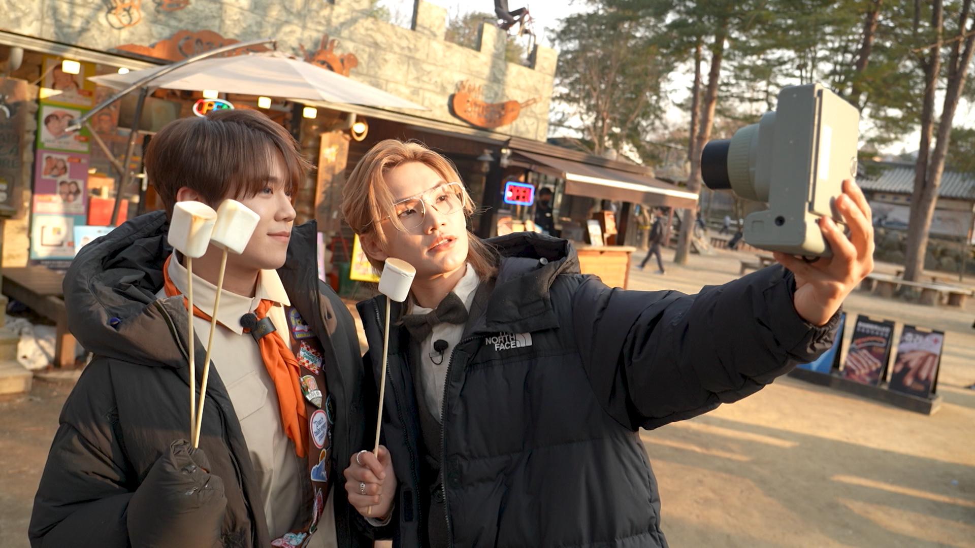 姜濤和Jeremy進行燒棉花糖任務。